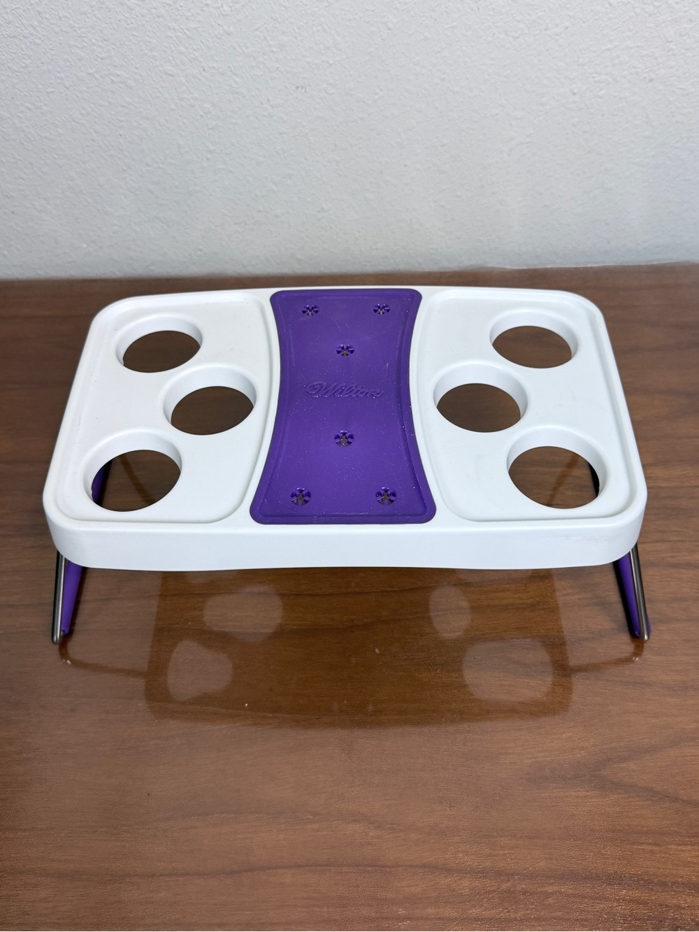 Wilton #1186 Piping Bag Cake Decorating Foldable Stand